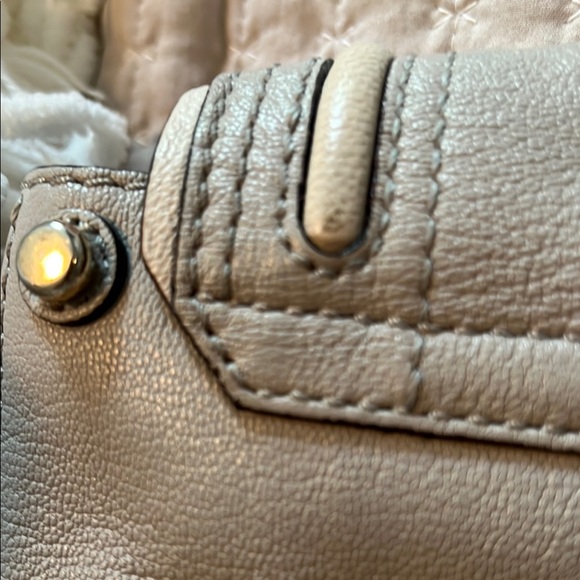 ⭐️ LOW START ⭐️ Kate Spade Gray Crossbody Bag with Flap Closure - Picture 15 of 15